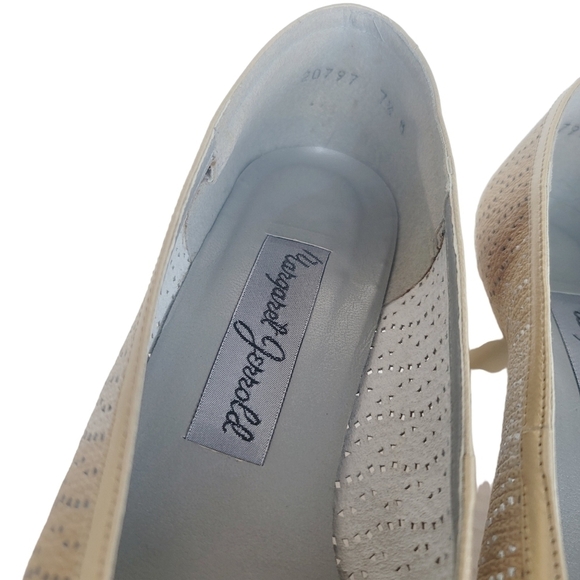 Vintage 80s Margaret Jerrold Church Pumps - Picture 7 of 9